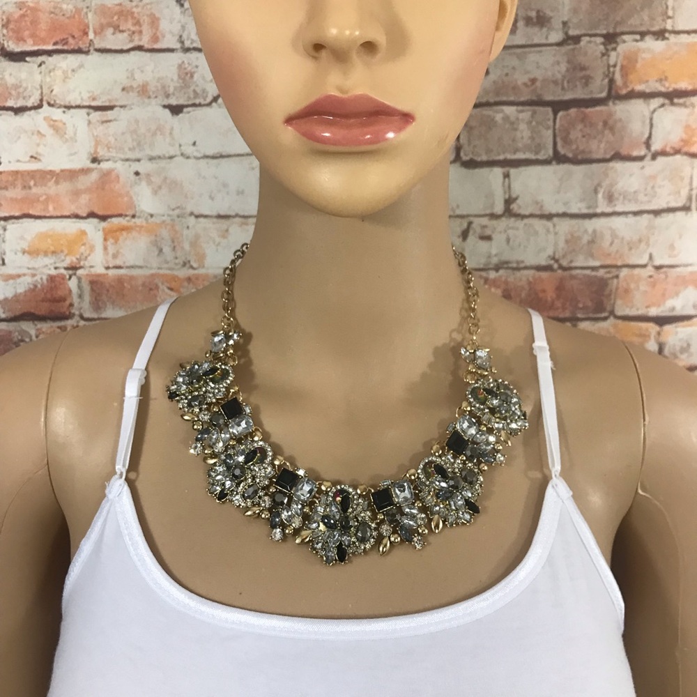 New Jeweled Statement Bib Necklace - Picture 1 of 5